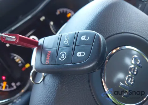 2021 Jeep Grand Cherokee Laredo X 4X4 z USA, uszkodzony, nr VIN 1C4RJFAG4MC687085